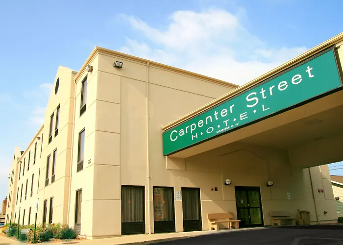 Carpenter Street 3*