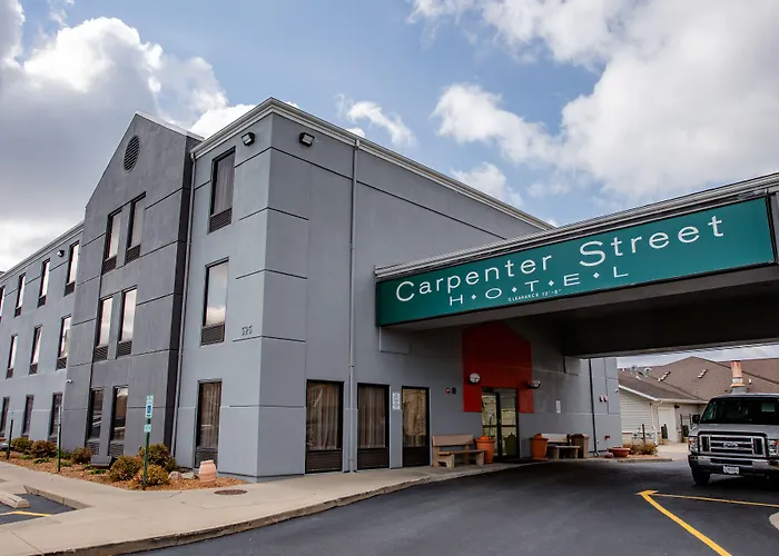 Carpenter Street 3*
